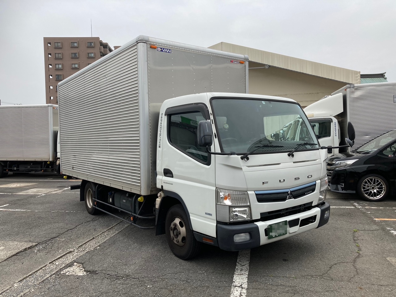 小型車ー2tアルミバン （三菱ふそう） | タキザキロジスティクス株式会社